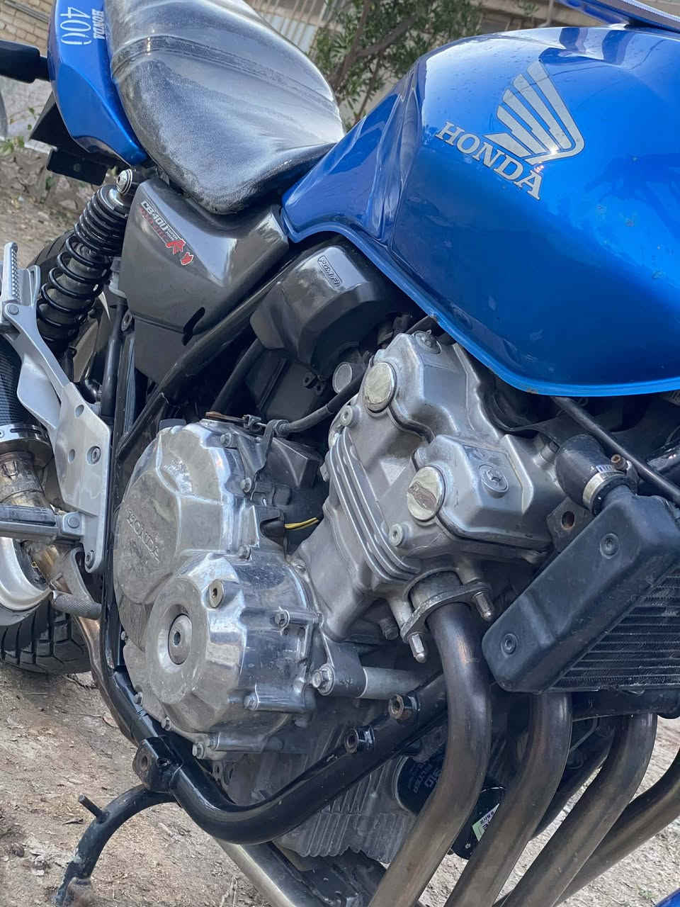 ‏السلام عليكم 
‏دراجه سيبي فور 400 جيل ثاني ١٦ ولف أوراق كامله دراجه اول وثاني وثالث  بطناش دراجه مال واحد جناي مكينه وكير كفاله دراجه مابيه نقص نضافته  كدامك صورة كهربائيات كله شغاله لايت بك لايت أشاير  دشبول كله شغال
‏معدل ١٨٠ شرط  نكره بكل وقت مكان دراجه كربلاء. السعر 20$ ورقه
***********
