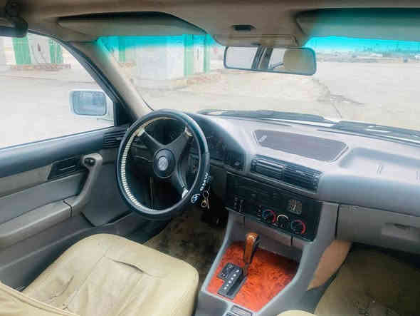 سلام عليكم ورحمه الله
بي ام 525 مفتوح موديل 92 سياره  گير اوتوماتيك كير  مكينه حداديه تخم تاير جاهزه رقم واسط ب اسمي تحويل ثاني يوم شواصي لغود كفاله  كهربائيات كلها شغاله جام كهرباء 
 سعر 37 وبيها مجال 
ستفسار أكثر
***********
