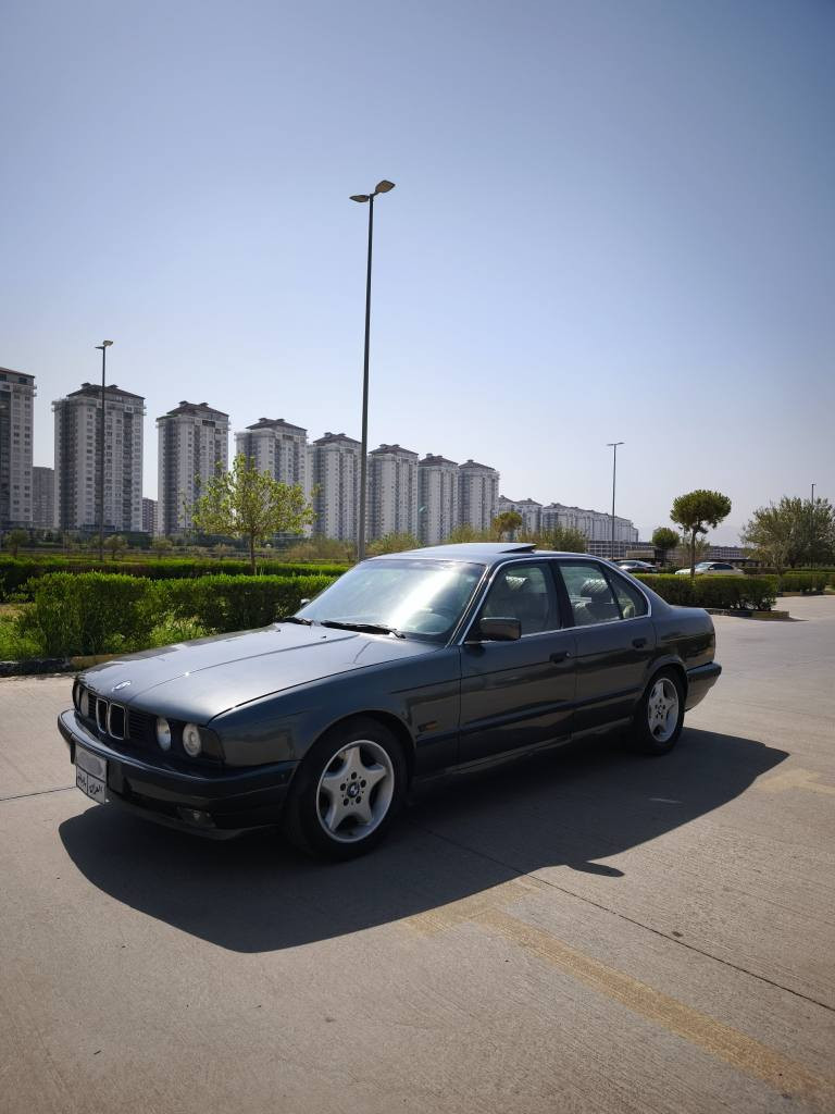 BMW E34 525AI
ئەم بیئێمە بۆ فرۆشتن
بیلاد 25 کەپس و ئۆتۆماتیکە
 مەکینەی بەشەرت بێ کێشەیە
گێری کێشەی تیایە 
دوگمەی بەفر و سپۆرت و ئۆڤەر 
ABS
سلاید کارەبا و ئۆتۆ
تەبرید
تەحدید سورعە
كۆد
چوار جام کارەبا 
یەک چاملخی دواوەی لێدراوە
بۆیاخ عام کراوە لەسەر کالبونەوە
تەحویل و غەرامە و براوە بە شەرت
مۆدێل 1990
سەنەوی و ژینگەی مانگی 8 2024 بەسەر چووە
شوێن سلێمانی
*********** السليمانية, العراق
