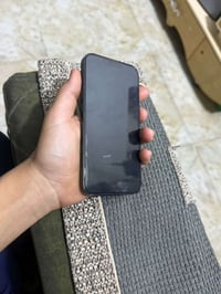 ايفون ١٣ • بطارية ٩٠٪ • شاشة مشقوقة