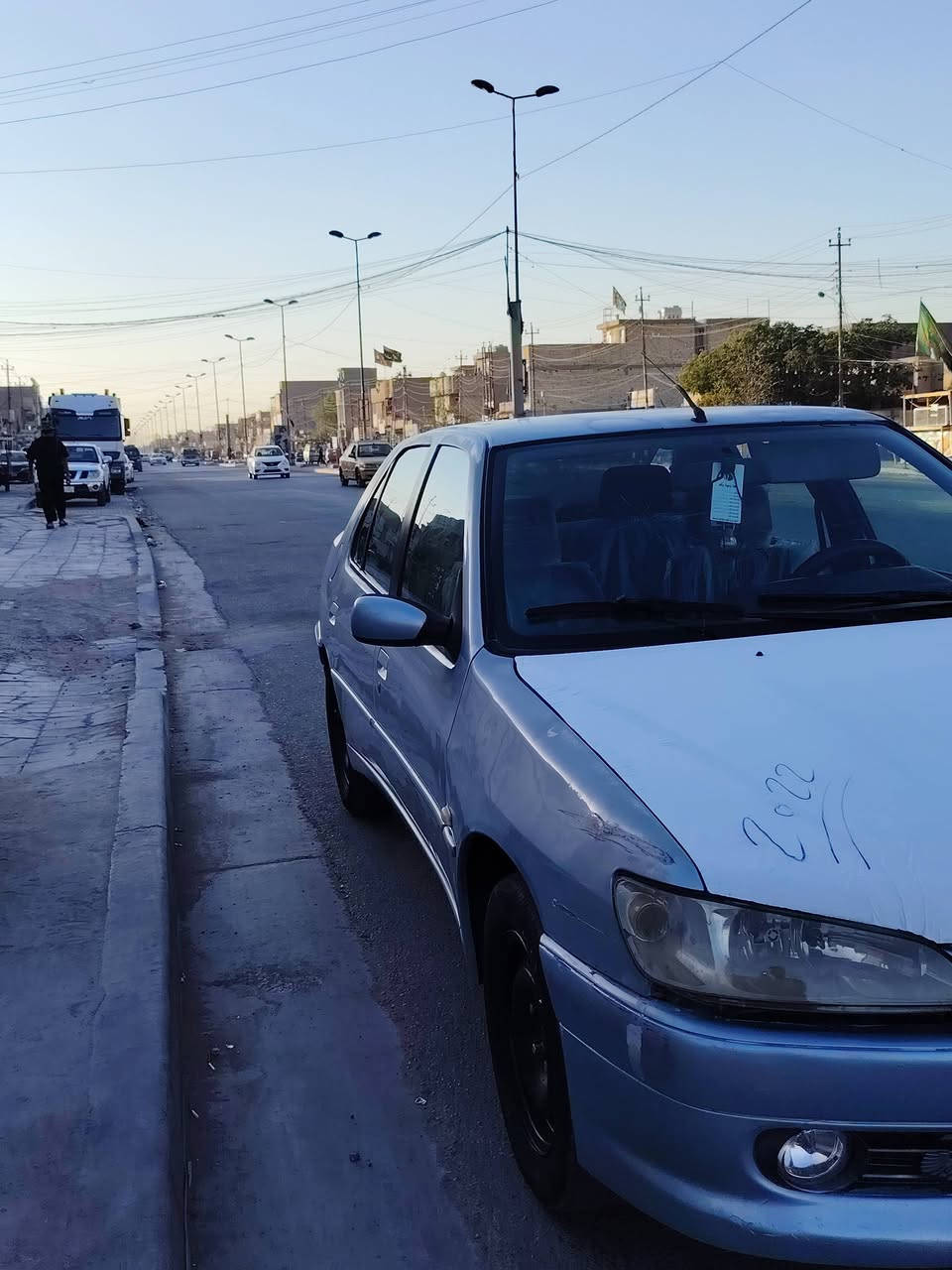 بيجو ٣٠٦سياره نضيفه وخير من الله كير مكينه صدر جديد تريد ثلج سياره دينار ما تصرف عليها غير بس هاذ الحاجب مال لايت واكع مجرد شخوط بسيطه اي ستفاسر وتساب اتصال *********** السعر ٤٨وبيها مجال كلش بسيط عنواني بغداد سيديه

