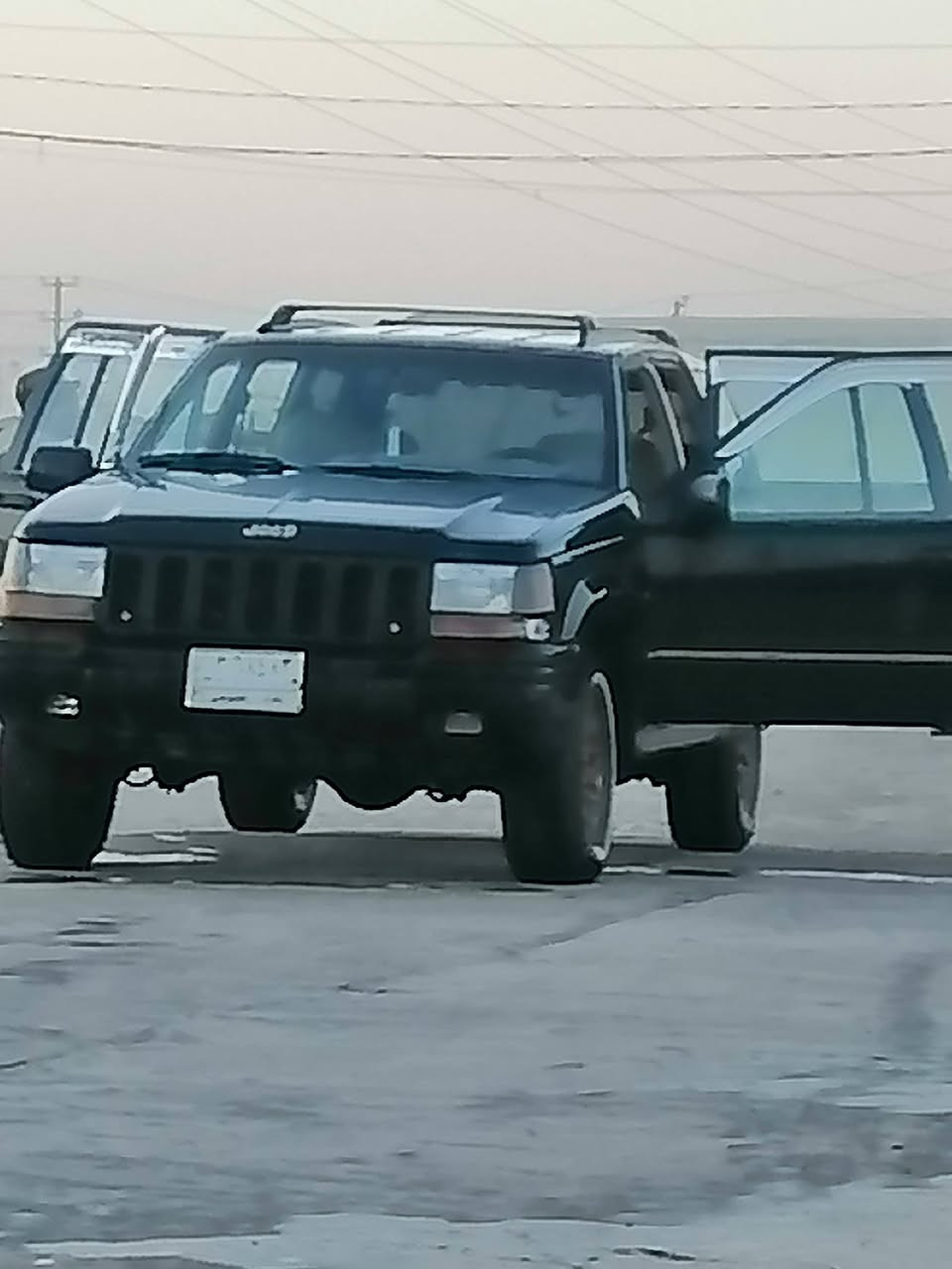 جيب شيروكي 94محرك وگير فيفيتي
رقم بغداد انگليزي 42وبيها مجال رقم صاحب السياره 
*********** العنوان ذيقار الشطره
