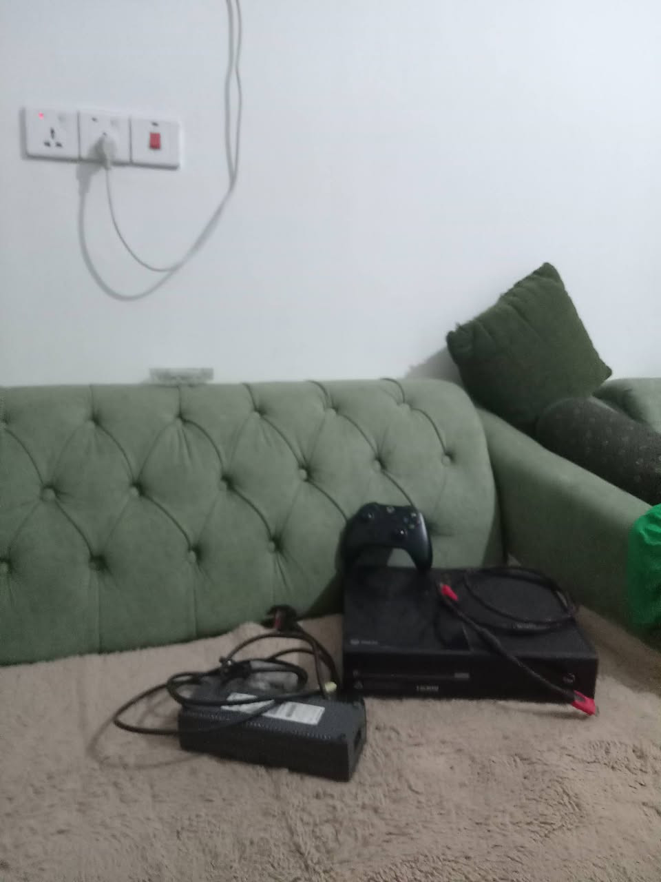 إكس بوكس ون جديد مابية اي اشي من الخارج يشتغل وجديد ونضيف بس مدخل الأقراص مايشتغل وياه قرص مجاني جي تي اي فايف المكان نجف علوة فحل فوق من صيدلية هند ادور حاجم للاتصال واتساب فقط ***********
