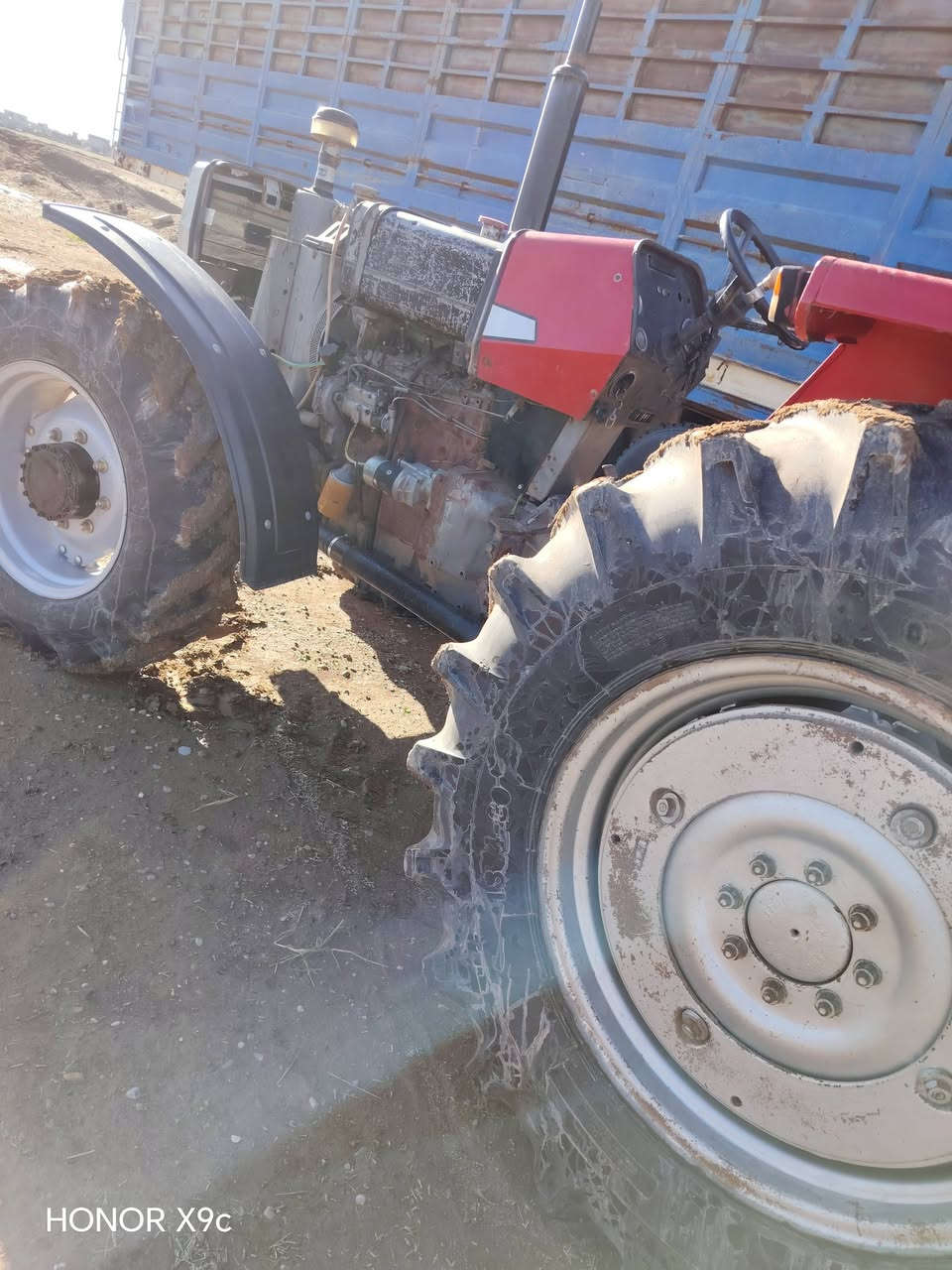 اسلام عليكم تركتر موديل ٨١ رقم التأميم محرك كير اسكن باور شرط طخم تاير جديد محور دبل حجم ٢٩٠  مالو موجود.  هاتف ***********
