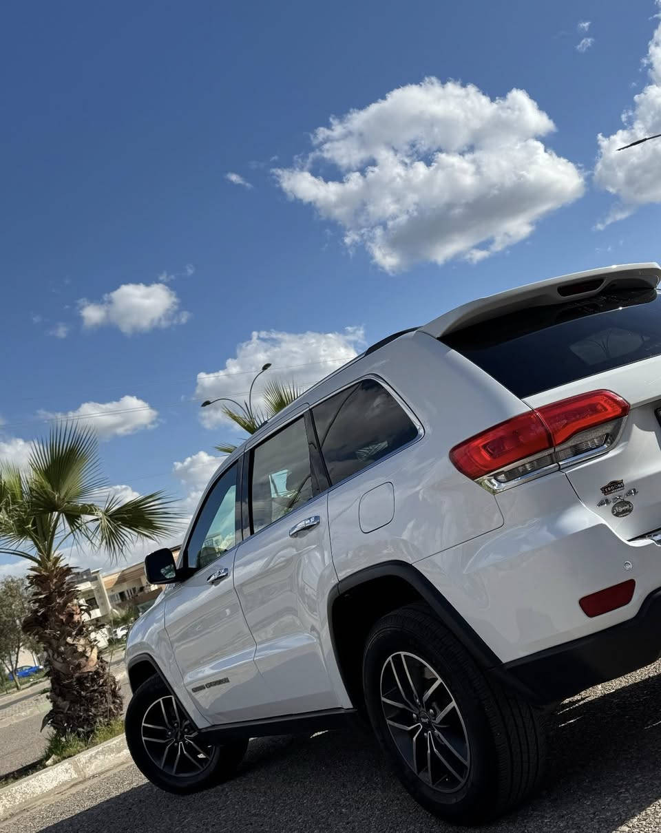 سلام عليكم للبيع
جيب 2020 مكفوله  4*4
وارد امريكي كلين جديدة السياره 
موصفات لاريدو 
فور ويل 
شاشه جبيره
بصمه شغال
رقم اربيل تحويل مباشر 

 السعر 233 ورقه

***********
