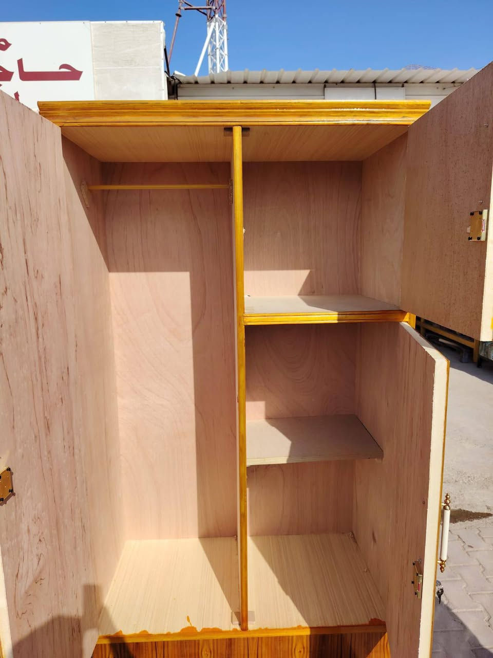 بسم الله وعلى بركة الله 
كنتور صاج تفصال جديد درجه اولى بابين 
العنوان بلدروز الشارع العام مقابل دائرة كهرباء بلدروز 
***********
