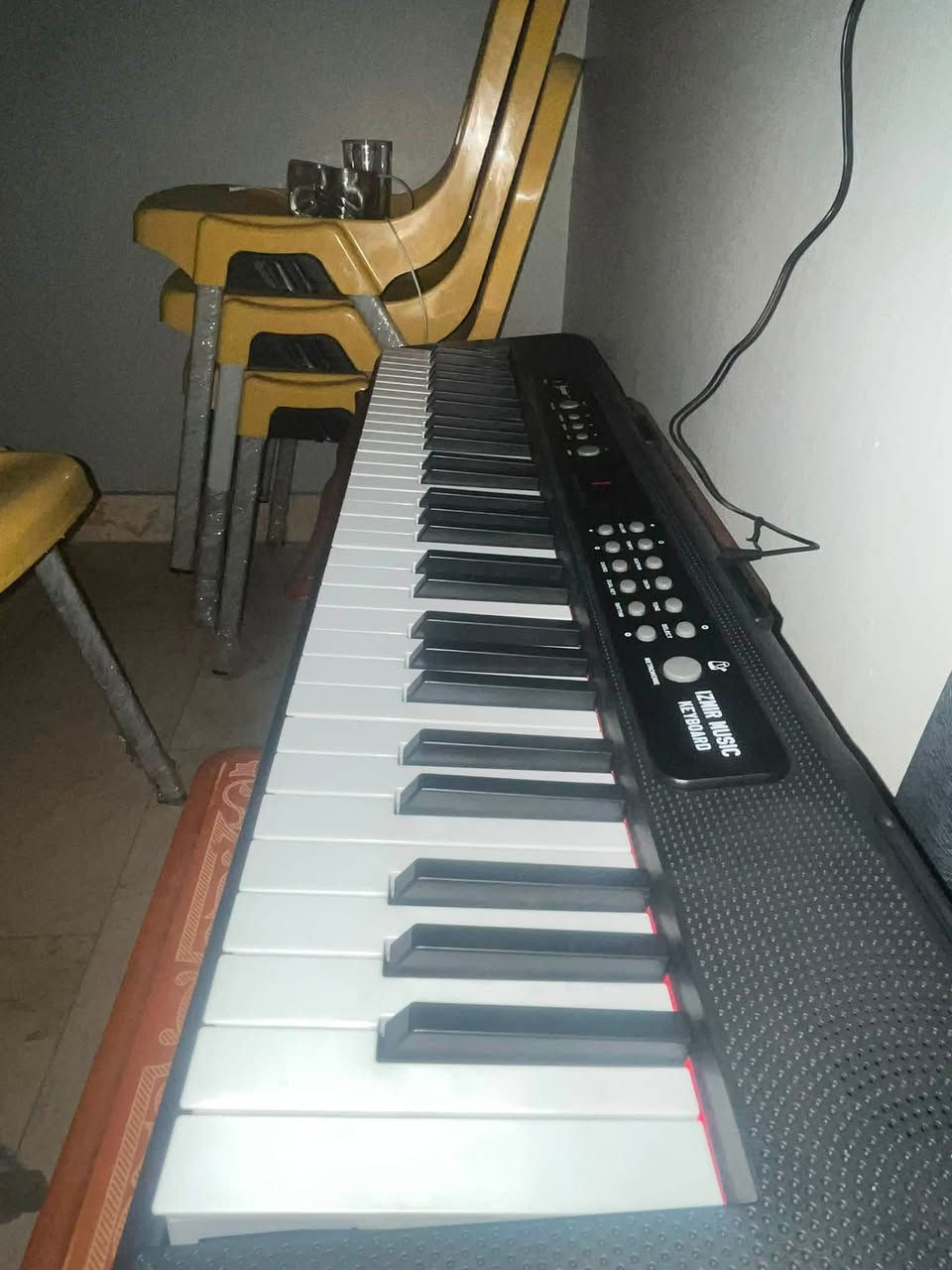 السلام عليكم بيانو واورك 61 مفتاح من شركة mz mk2 الجهاز فول الفول بيه 200 صوت و70 موسيقى مسجله مشهوره وبيه ايقاعات وبيه مواصفات بعد اخو الجديد مستعمله شهرين ونص كارتونته وياه وغراضه كلهن وياه يجن متنقل شحن تشحنه وتطلع بيه اشتريته قبل شهرين ونص ب100 قفله من الاخير 80 الف مكاني بغداد البلديات الي يحب يتفضل خاص ويأمرني أمر سبب البيع محتاج فلوس لو ما محتاج ما ابيعه


**إذا كنت صاحب هذا الإعلان وتريد حذفه لأي سبب، رجاءا أرسل رسالة إلى الدعم الفني**
