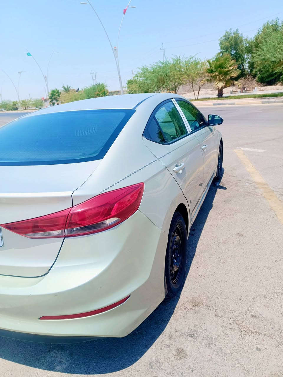 السلام عليكم الانتره للبيع
رقم بصره انگليزي جديد موديل ١٨ وارد امريكي حادثها بنيد فقط منضومه زنون 
 كفال من الضربه والتبديل مكينه ٢٠٠٠ الفين دوش /تبريد شغال حداده تخم تاير/ *********** البصره الزبير
السعر  ١١٠  وبيها مجال
