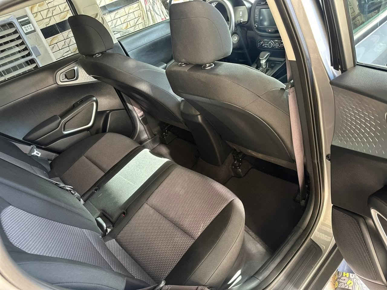 السلام عليكم صول ٢٤ محرك ٢٠٠٠ ماشيه ٢٢ بدون صبغ بدون تبديل بدون إرباك فقط بارد في بدايه البنيد موضح بالصور بغداد حي جميله للا استفسار ***********
