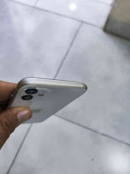 سلام عليكم 
ايفون 11 عادي للبيع فقط مراوس ماكو
جهاز نضافه فوله شخط مابي مبدل شاشه وبطاريه نوعيه ممتازه فيس ايدي واكف والجهاز بع ماليي شي 64 كيكا كاميرات كلها شغالات فول مكان سيم كامل مابي اي عيب 
والسعر خاصاو استفسار***********
