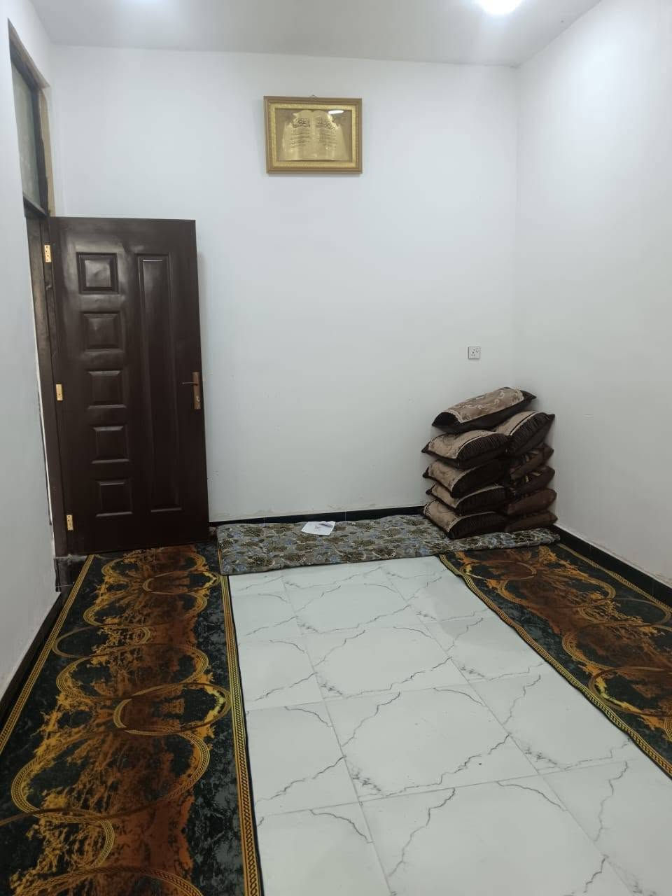 السلام عليكم
للبيع بيت طابو صرف مساحته 125 متر 
يتكون من غرفتين نوم مطلوب قرض المصرف العقاري تطلوعه مقدمه 32
تسديد كل شهر 360 عنون حله ابوغرق حي جواد 
تفاصيل أكثر اتصل ***********
