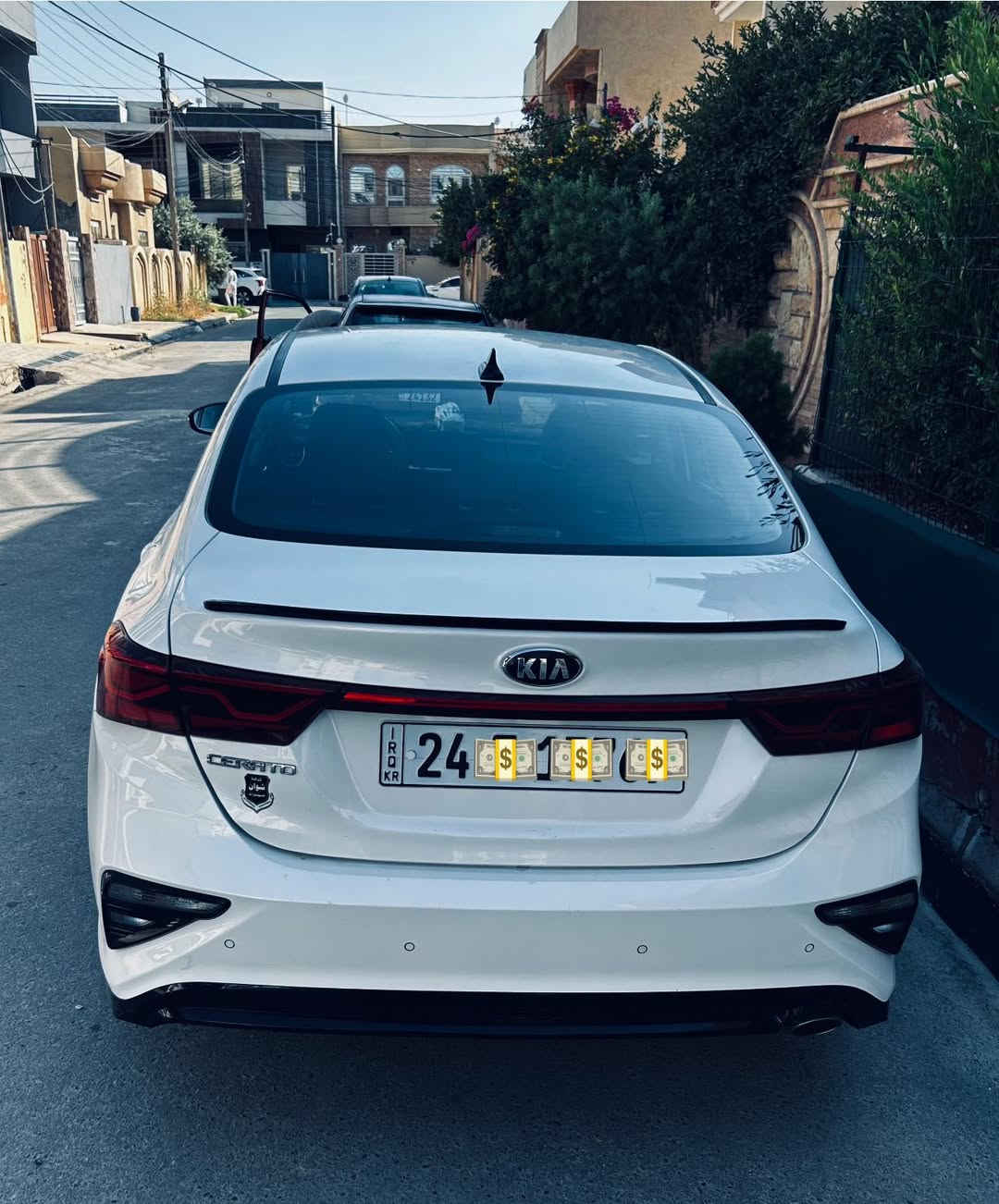 السلام عليكم
كيا سيراتو للبيع موديل 2019
سياره حيل حلوه 
ممشى السياره 118كيلوً
سياره كفاله بدون صبغ فقط بارد باب خلفي 
موصفات السياره 
1بصمه تشغيل بصمه أبواب تشغيل عن بعد 
2صندوق ذكي يفتح عند الاقتراب 
3شاشه اعطال
4حساسات امامي خلفي 
5درايف مود 3انظمه قياده 
6تحكمات ستيرينً
7ليت فراشه 
8لد خلفي 
9ويل كب 
10مري شفط وكهرباء 
سياره كلش حلوه بدون اي مصروف كامله 
سعرها 152وبيها مجال للشراي 
مكان سياره موصل حي الوحده 
***********
