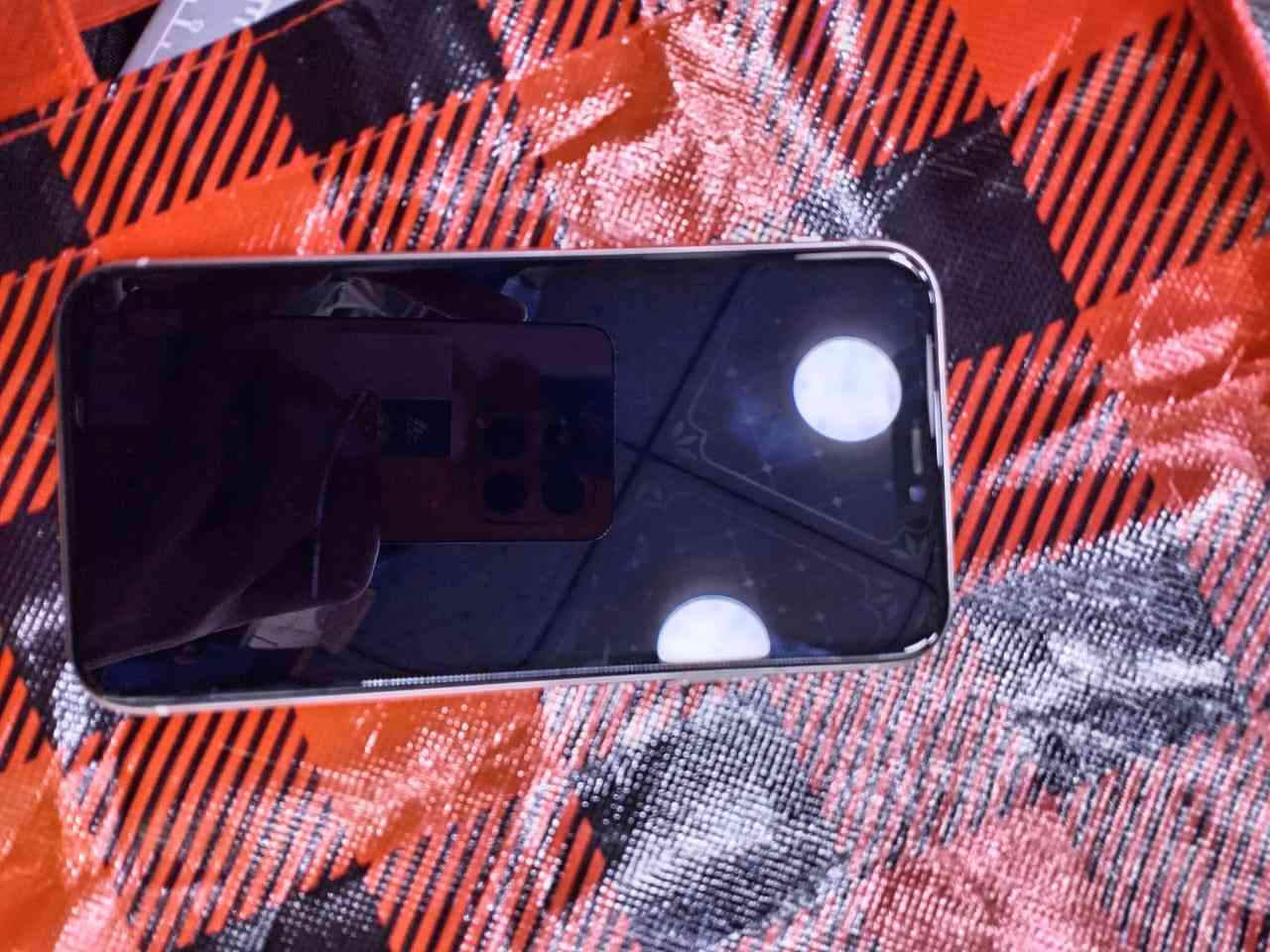 سلام عليكم ايفون 11كامرتين لون ابيض نضيف مبدل شاشه اصليه مال جهاز تفصيخ وضهره بي فطر فقط جهاز حلو بطاريتة 77ما يفقد ابد صح ناصيح بس ميفقد على ضمان وسعرة250وبي مجال قليل مكان البصرة خمسميل او مراوس مو مشكله رقم ***********
