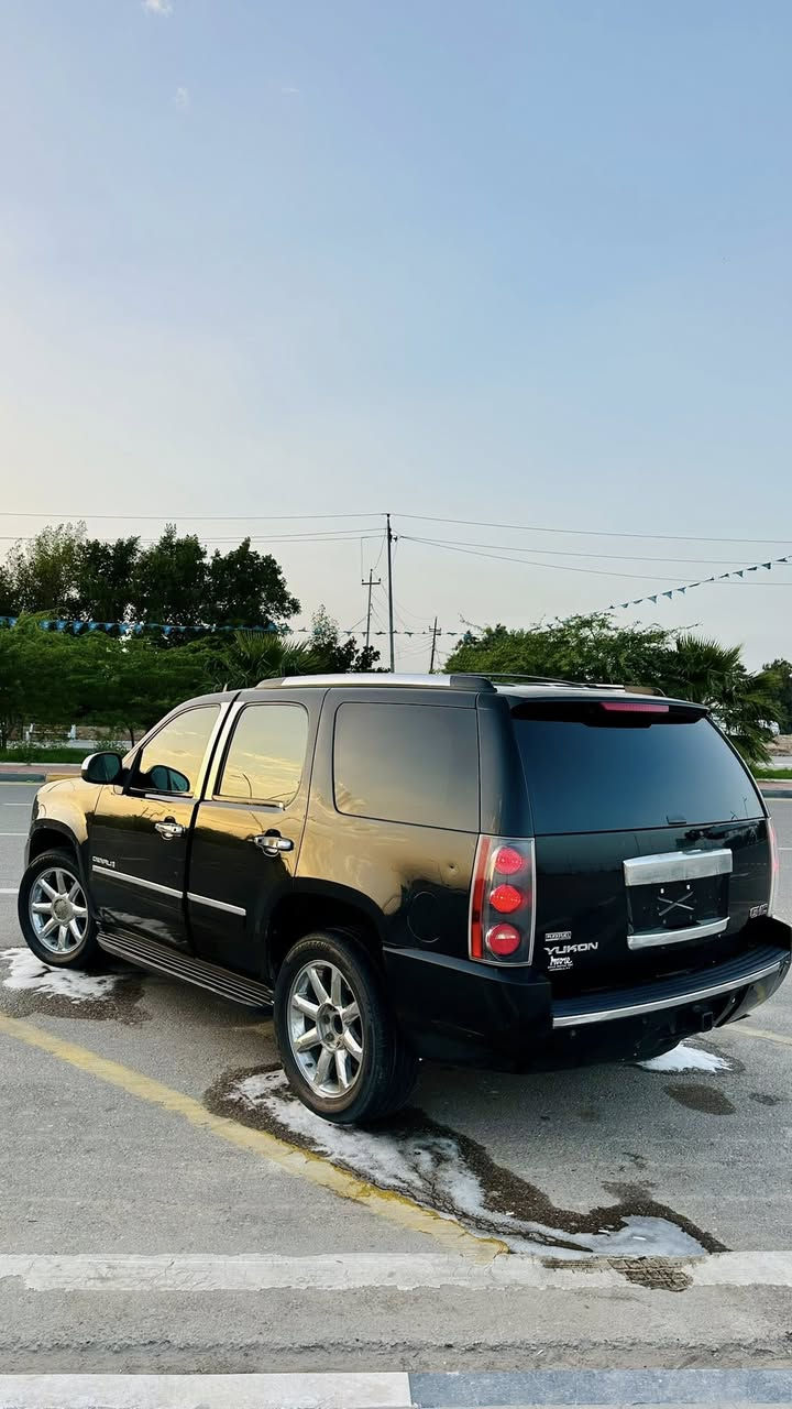 GMC Yukon Denali 
يوكن دينالي 🖤
مديل 12 
رقم بصره انكليزي بسمي تحويل ثاني يوم 
ممشى 140mi 
 الچاملغ الأمامي الايمن صبغ   
موصفات فول لـفول مختنكه 
مكينه 6.200
ويل كروم بلادي 
فتحة 
نقاط عميه 
حساسات كامرة 
كشنات كهرباء + حار بار +  ذاكرة تخزين 
كشن بيجي VIP
كشنات كلها كهرباء قلاب 
سترين كهرباء 
شاشتين 
اضائة ترحيب 
تشغيل عن بعد 
تبرير فول قطعتين ❄️
مكينه كير حداده تخم تاير كلها جديده 🆕  
العنوان: البصرة  
 بيع مستعجل باقي تفاصيل اتصل و تدلل
رقم التلفون: ***********  + وتساب
