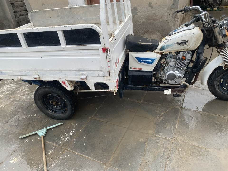 ‏السلام عليكم للبيع موديل 15 محرك جديد أوراق كاملة السير1 250 العنوان الناصري رقم الهاتف ***********
