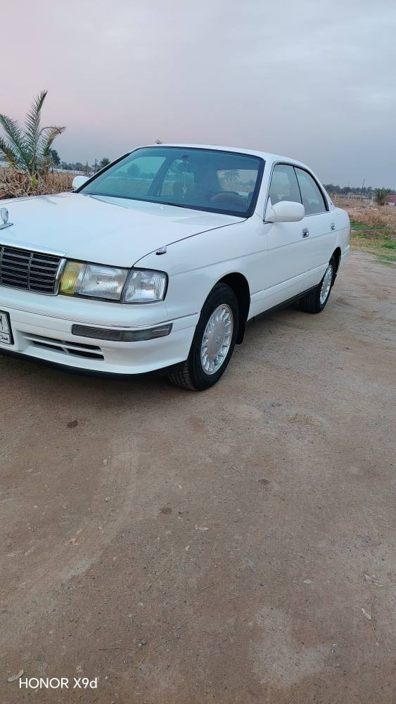 السلام عليكم كراون بطه للبيع موديل 94 رقم صلاح الدين مشروع وطني لل 27  تحول مباشر كفاله من الضربه والكص سياره بلاديه فقط رش جماليه فرن حراري شركه جديده مال جناي محرك كير صدر تخم تاير كهربائيات شرط كلها علبلاد جام اخضر سياره خير من الله جديده للجناي بالخير عل ياخذها المكان صلاح الدين بلد للاتصال ***********
