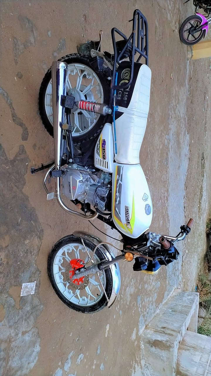 سلام عليكم دراجة سيفانة موديل 25 اخت الزيرو مكفول كفالة عامة أوراق كاملة دراجة جديدة اية نقص مابيهة. كهربائيات كله شغاله الدراجه خير من الله بشرط انضف من الصوره السعر 775وبيه مجال رقم ***********
