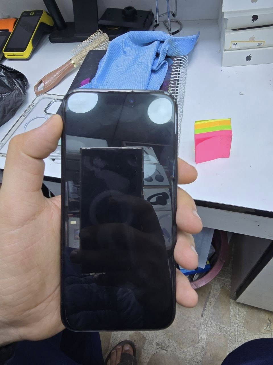 سلام عليكم للبيع فقط بدون مراوس ايفون 15 برو ماكس ذاكره 256 بطاريه 84 كارتونه فقط ويا جهاز شوفت عينكم نضافته 100/100 مكاني بغداد العامريه السعر950 ***********
