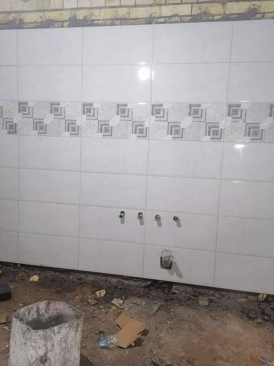 السلام عليكم خلفه سيراميك متفرغ جداري وارضي للاتصال او مراسله خاص
***********
