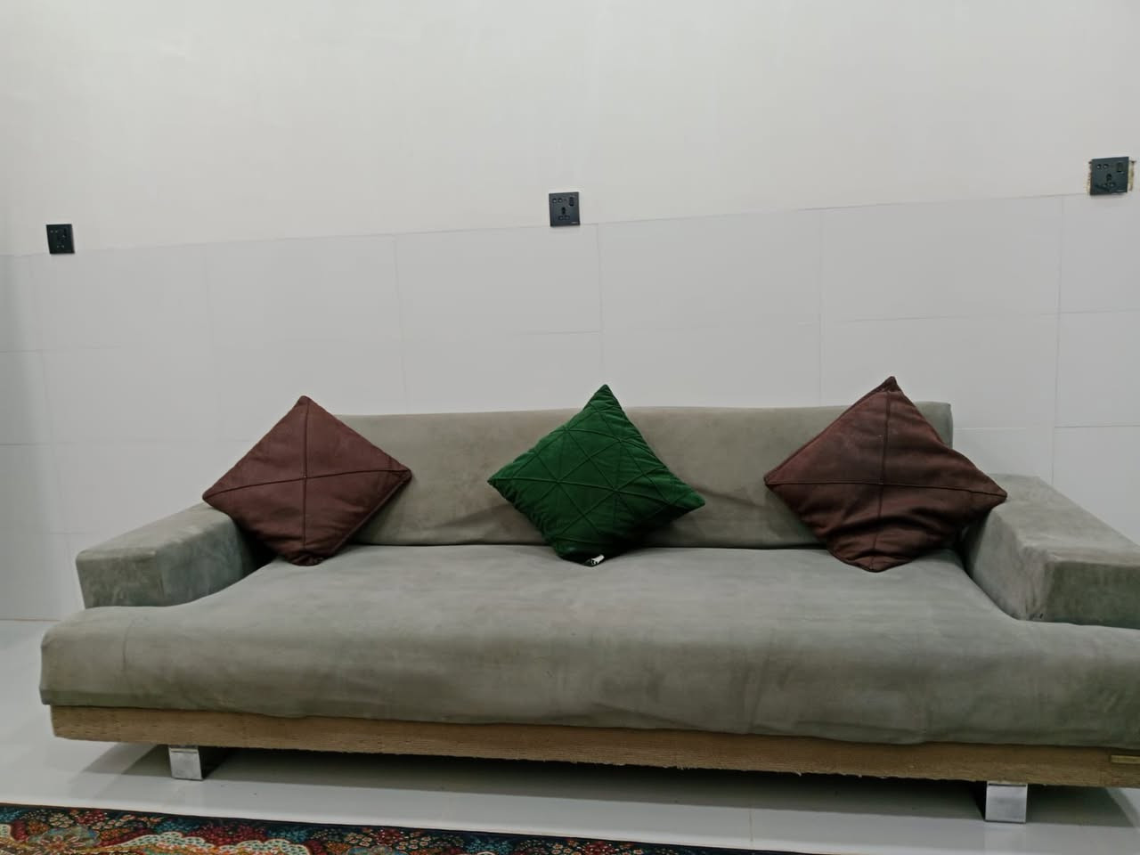 تخم 8 مقاعد براند أيطالي نضام سرير أسفنج ضغط عالي طبي ثگيل مابي اضرار اخو الجديد استعمال قليل العنوان بغداد *********** بيه واتساب يوجد توصيل داخل بغداد بكروة
