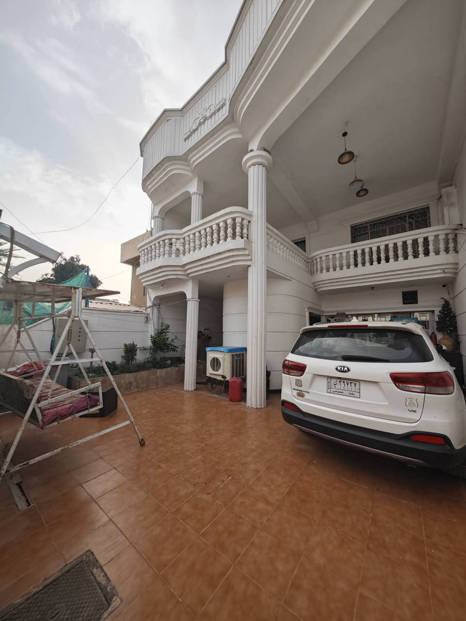 بيت للبيع في البنوك 200م واجهة 8 غرف نوم عدد 4 صحيات 5 منظومة طاقة شمسية 70 امبير بسعر مناسب للاستفسار الاتصال على ***********
