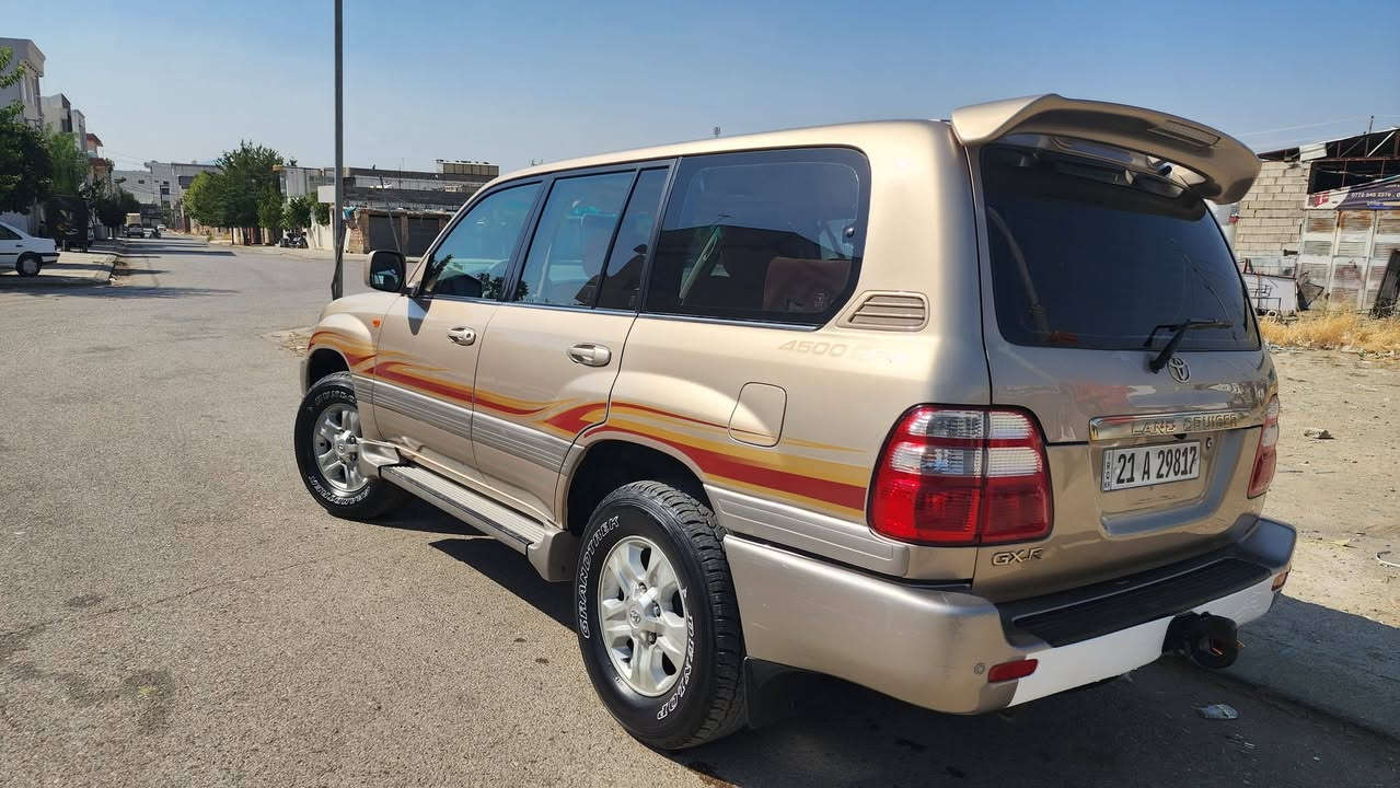 مۆنیاکا مۆدێل 2005
فول ماسەفات
بێ بۆیاخ و بێ سارد
تەنها 210 هەزار ڕۆشتوە
***********
