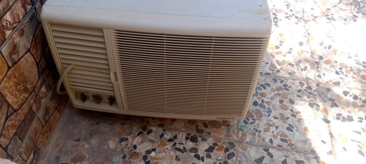 مكيف طنين للبيع
سعره ٢٥٠
 للاستفسار ***********
