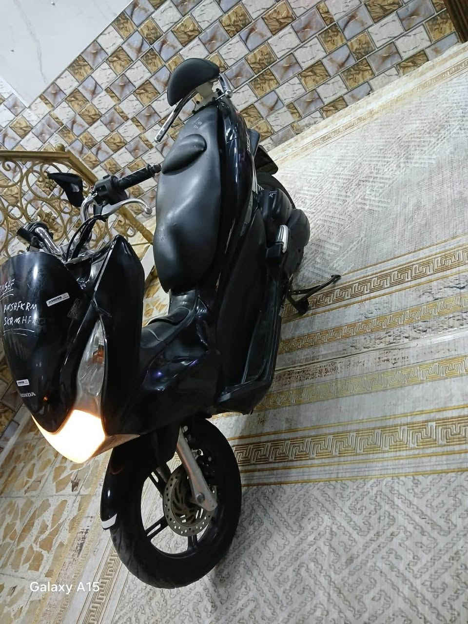 السلام عليكم للبيع دراجه pcxجيل اول   ياباني اصلي دراجة مال رمبه ماخذها رمبه الدراجه على ايدي 
الاصلي دراجه جديده مال جناي
الاصلي دراجه كامله أستان كهربائي حساس ازدحام ٢ دراجه جديده الدراجه مكينه لوك برغي ممفتوح بيهه شلعا معدل خير من اللّٰه دراجه تكول جديده بمعنئ الكلمه واحلا من الصور دراجة مكينه مكفوله اي نقص مابيه
السعر مليون و٣٥٠ وبيه مجال 
ايستفسار *********** بغداد الكرخ بغداد, العراق
