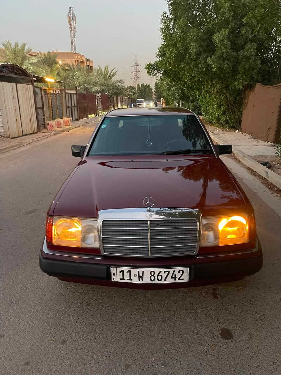 السلام عليكم ماسيدس للبيع موديل 1992 السيارة 300 مكينة بلادي ،السيارة جاهزة وارد ياباني،للاستفسار ***********،السعر 70ورقة وبيها مجال،مكاني بغداد /الدورة
