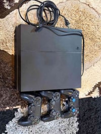 بلايستيشن 4 • مع 3 كنترول • السليمانية