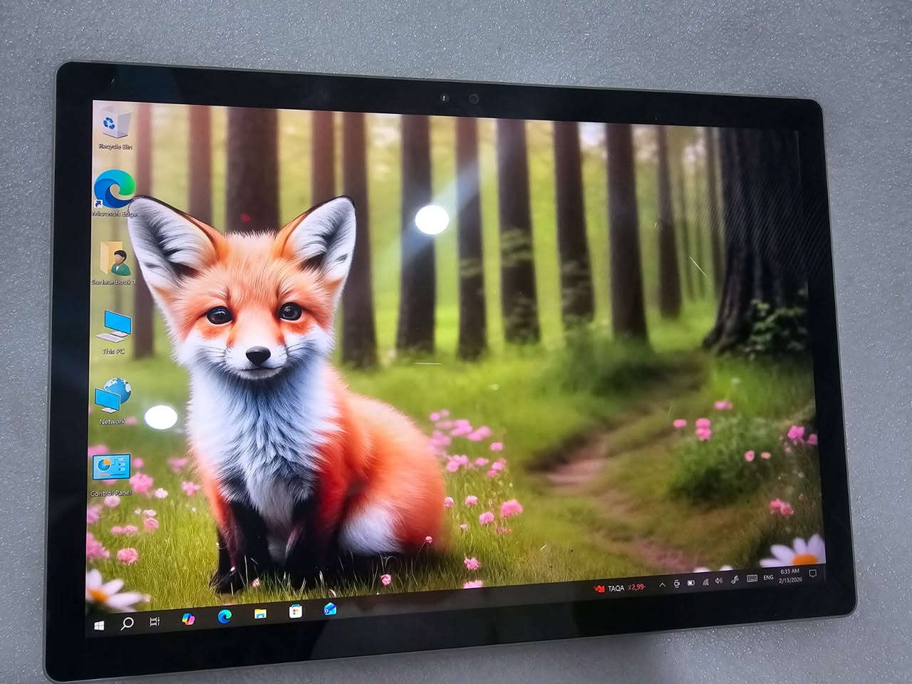 Microsoft Surface Book 1 (بمواصفات خاصة)
 لابتوب وتابلت بنفس الوقت
المواصفات ن:
المعالج: Intel Core i7 (مال شغل ثقيل وبرامج هندسية).
الذاكرة (RAM): 16 GB (انسى شي اسمه تعليق).
التخزين (SSD): 512 GB (سريع جداً ومساحة كافية لكل ملفاتك).
كارت الشاشة: NVIDIA GeForce 2GB منفصل (للمصممين، المهندسين، وحتى الألعاب الخفيفة).
الشاشة: 13.5 إنش (دقة 3K خرافية ولمس ناعم).
البطارية: جيدة جداً
ليش هذا الجهاز بالذات؟
فصل ميكانيكي: الشاشة تنفصل وتصير تابلت بضغطة زر.
التصميم: معدني وفخم جداً، وين ما تطلعه يلفت النظر.
النظافة: الجهاز نظيف ومفحوص قطعة قطعة، وجاهز للاستخدام مباشرة.
السعر القنبلة:
💰 420 ألف دينار عراقي فقط!


**إذا كنت صاحب هذا الإعلان وتريد حذفه لأي سبب، رجاءا أرسل رسالة إلى الدعم الفني**