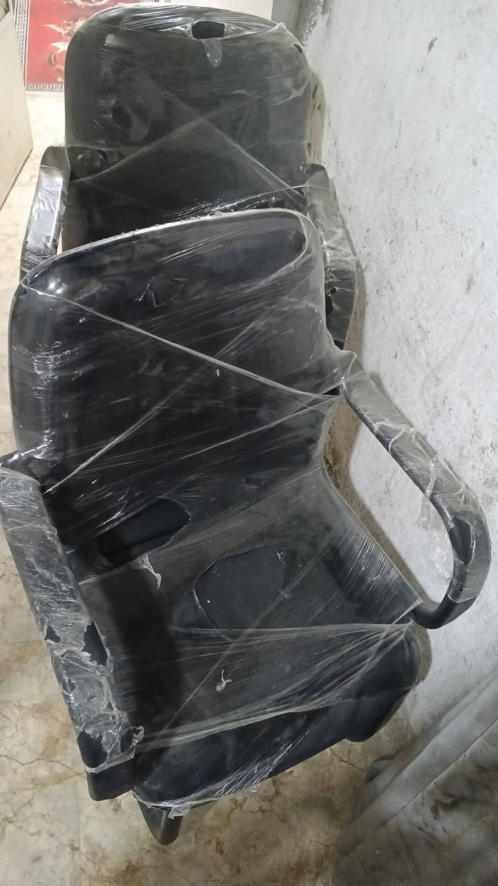 غراض مكتب للبيع بسعر مغري جدا..175 ألف دينار 
عنوان منطقة ام الكبر والغزلان 
هاتف/***********
