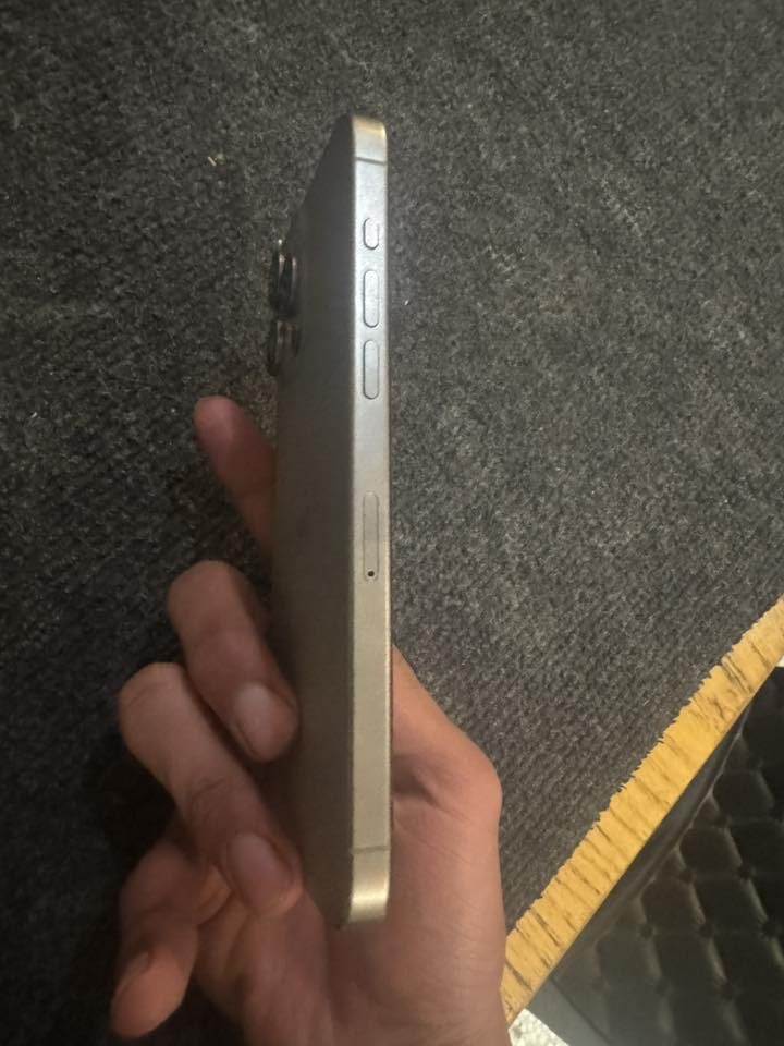 ايفون 15 برو ماكس ذاكره 256 دبل سيم كارت  بطارية 90 جهاز كلش نضيف سعر 900 قفل ***********
