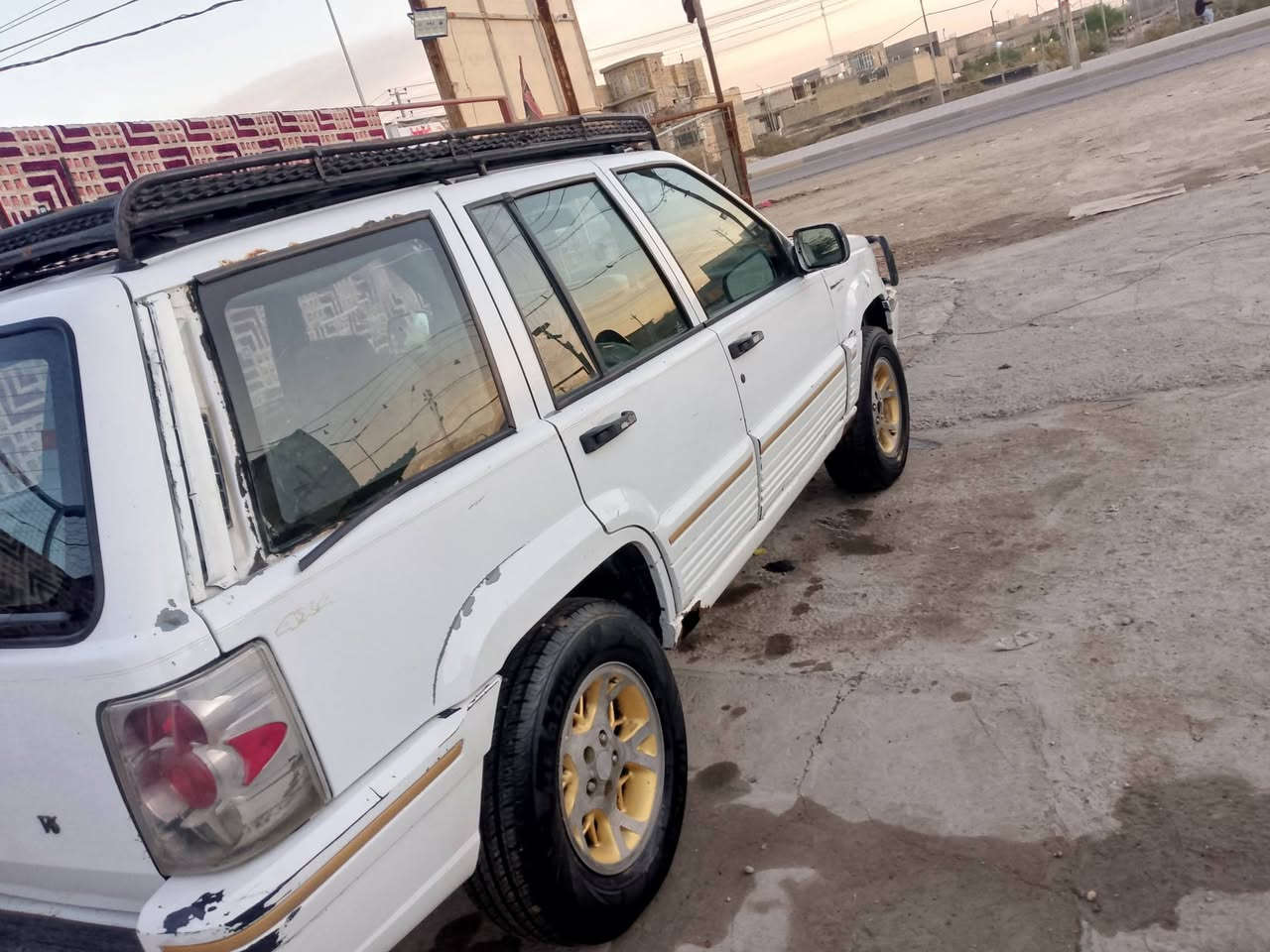 السلام عليكم جيب شيروكي رقم بغداد دولي موديل 1995 مكينه وكير سي تسعه اثنين ونص سكريتر كهربائي انظاف كهربائي كله شغاله تخم تاير جديد حداديه جديده تحويل مباشر السعر 45 وبيه مجال مكاني الديوانيه قضاء  الشاميه‏‪***********‬‏
