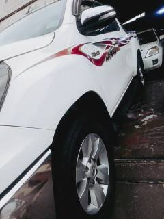 .السلام عليكم
بيكم هايلوكس موديل 17
مكفول من الضرب لا تبديل لا صبغ 
سونار موجود بل منشور 
كير محرك تبريد مكينه كفاله عامه 
تخم تاير شواصي مكفولات بلادي 
دوخل نظيفه سياره حلو معنا الكمله بل عافيه ياخذها 
رقم بغداد نكليزي سنويا جديد تحويل ثاني 
سعار سياره 255بي مجال شي بسيط 
العنوان بغداد بلديات نتصل وتدلل 
***********
