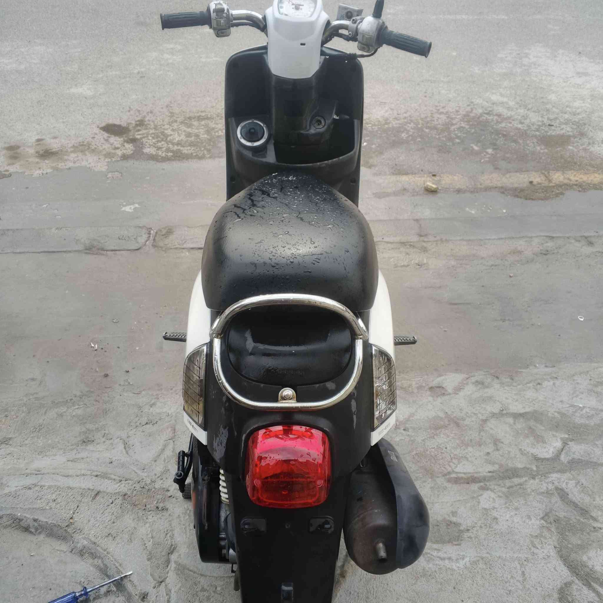 السلم عليكم دراجه بوليس صاله شهر نازله رنبه برغي ما مفتوح بيه الدراجه كفاله عامه الموقع المحموديه وسعر خاص ***********
