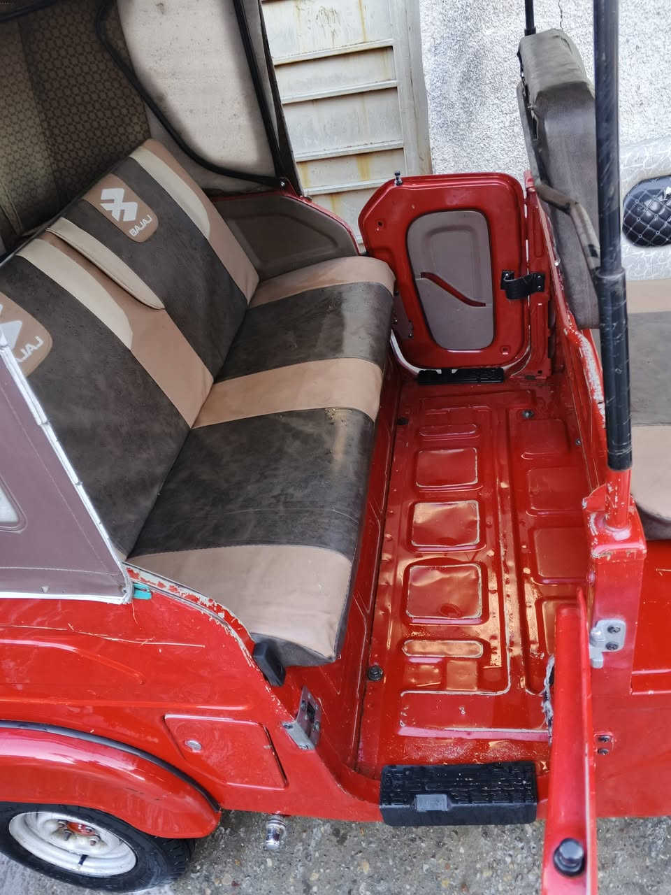 السلام عليكم تك تك 22 كفاله عامه ما عدا هاي الطخه اللي يم البكلايت كفاله عامه من ايدك الشارع اي نقص ما بيها سعر بس اتصال خاص مغلق ***********
