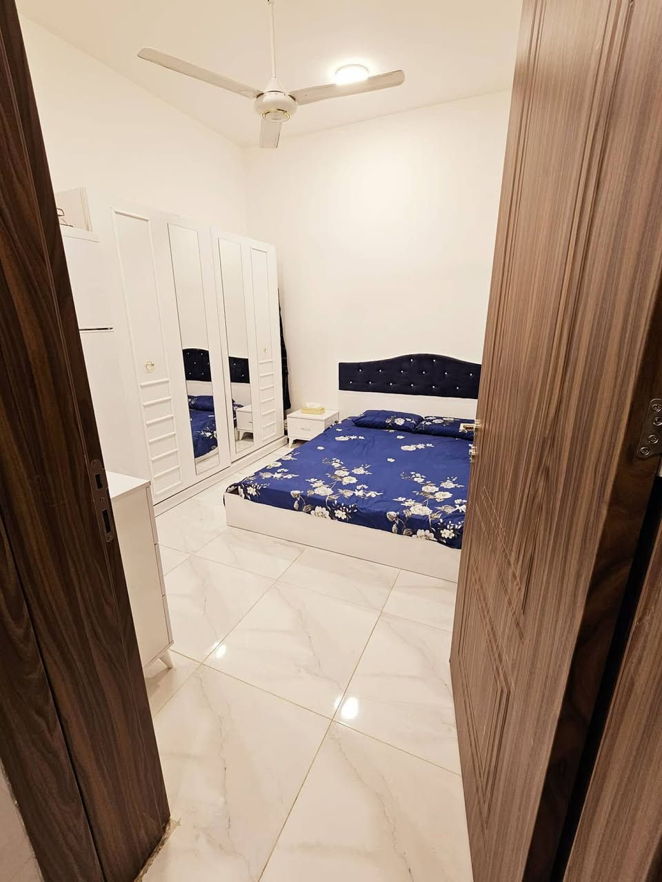 مكتب الزبيدي للعقار 🏠🏠
📍للبيع في الصليخ موقع راقي جدا 
المساحة 50 متر 🏗
الواجهة 3.35والنزال 15 
الطابق الارضي صالة ومطبخ وغرفة نوم وخدمات ومنور 
الطابق الاول غرفتين نوم وخدمات 
الطابق الثاني غرفة نوم وبيتونة وسطح 
عرض الشارع 10 متر💯💯
للاستفسار اكثر يرجى مراجعة مكتب الزبيدي للعقار أو الاتصال على:***********
