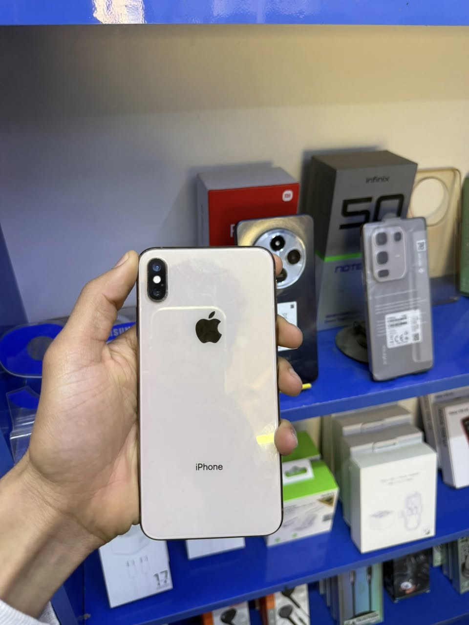 بسم الله الرحمن الرحيم 

13 عادي ذاكره 256 بطاريه 85 حقيقي مبدل شاشه اصلي شرط الفيس ايدي شغال سعره 325 قابل للتفاوض 

11برو ذاكره 64 بطاريه 100مبدل شاشه +بطاريه اصليات سعره 140قابل للتفاوض 

اكس اس ماكس  ذاكره 256 بطاريه 100 مستبدل بطاريه اصليه سعره 135 وقابل للتفاوض 

للستفسار : ***********
