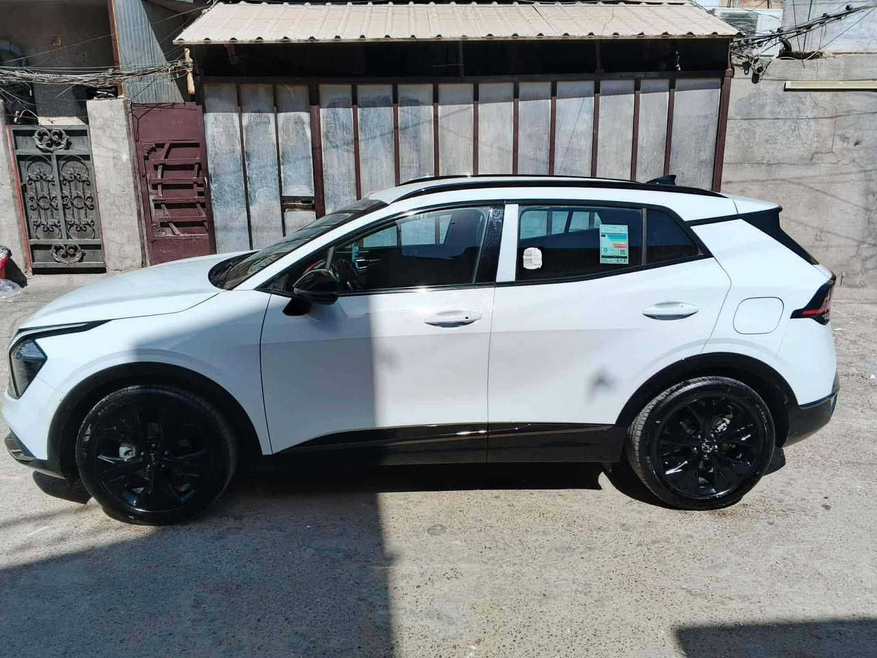سبورتج 25
مفولة ماعدا البانوراما 
خليجي السيارة جديدة جدا 
باسم الحجي والدي 
وبيها بارد ( شبر ) الجاملغ الامامي مال السايق والصورة موجودة
واحد طخها هية و واكفة بابنا 
السعر 235 وبيها شي بسيط حك الجية 
مكاني بغداد الكرخ شارع حيفا قرب نادي الزوراء
***********

