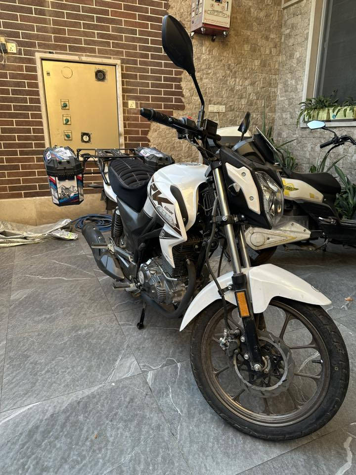 دراجة RK
‎5گير 
موديل 2025
محرك 200cc
لون  ابيض 
دراجة زيرو 
صناعه ايطالية
رقم و سنوية وضمان سنة كاملة من شركه عجلة الخليج للدراجات 
تحويل مباشر
للأتصال ***********
