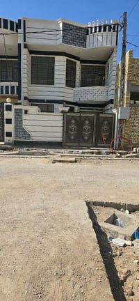 منطقة السياسيين • ساحة خضراء • ١٢٥م