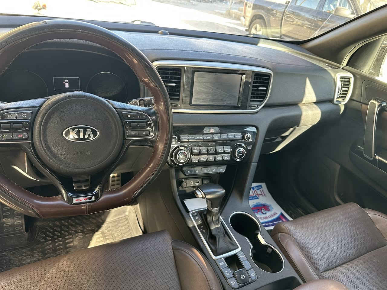 السلام عليكم مرخصت الادمن سبورتج 2018 خليجي مواصفات ايراني gt lien السياره فول مواصفات بيه بارد شبر ب باب وشبر ب جاملغ سياره ماشية 100 الف فول لفول لسياره السعر 170 وبيه مجال بسيط ***********
