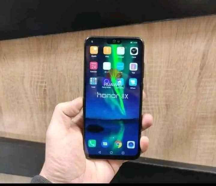 اقوى جهاز بمواصفات راقيه 
هونر 8x
المميزات الرئيسية:
شاشة كبيرة عالية الدقة: شاشة LCD مقاس 6.5 بوصة بدقة FHD+ (1080x2340 بكسل) 
كاميرا خلفية مزدوجة: كاميرا رئيسية بدقة 20 ميجابكسل وفتحة f/1.8، بالإضافه الى. 
يأتي ذاكره 128 كيكا ورام 6 كيكا 
السعر 90 الف  
يوجد توصيل كافه محافظات 
عنوان بغداد زيونه الربيعي مقابل مول دريم ستي
جمله ومفرد 
اذا اتاخرت عن رد مراسله عن طريق الواتساب  او اتصال
***********
*********** بغداد, العراق
