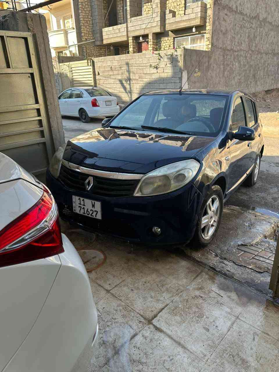 سلام عليكم
سياره رينو محرك ١٦٠٠ 
كير محرك مكفولات 
سياره مكفوله 
سونار موجود راسلني وتساب دزه الك 

رقم بغداد نكليزي جديد 
سياره جاهزه
مكانها الرمادي 
سعرها ٥٤ وبيها مجال 
شراي راسلني وتساب او اتصل 
***********
