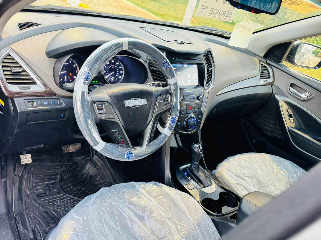 السلام عليكم
هونداي سنتافي للبيع 
موديل 2017
وارد امريكي 
رقم سليمانيه تحويل مباشر
محرك 2400 
فول مواصفات  
تحكم استرين 
مري شفط 
حساس خلفي امامي 
تخم تاير جديد / حدادية صدر جديد 
سياره جاهزه مابيه اي نقص 
السياره صبغ قطعتين دون دواخل  فقط
السعر 142وبيه مجال قليل 
العنوان صلاح الدين سامراء
رقم التلفون***********
