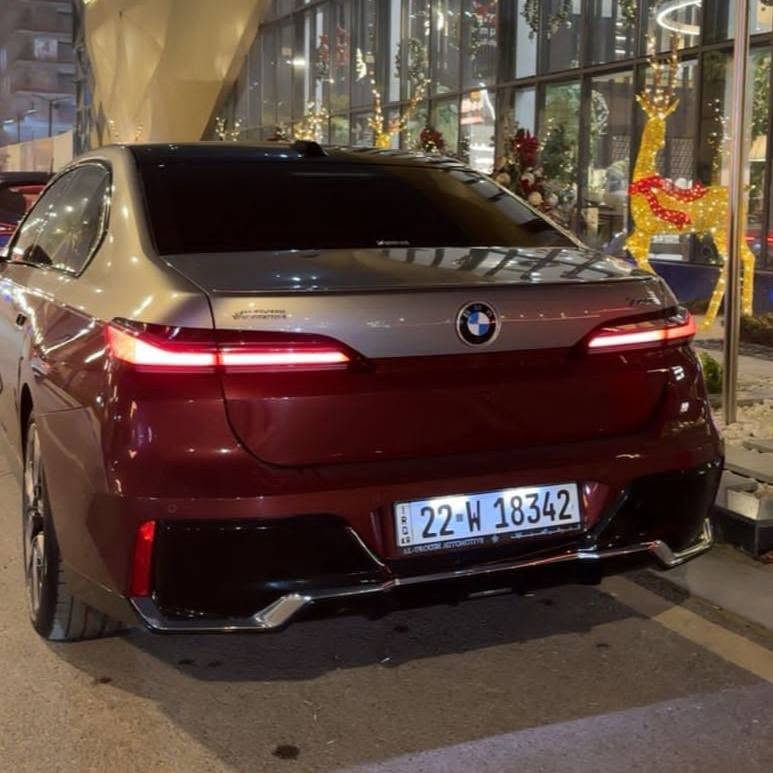 الكرستالة    BMW 740i M kit 

افخم سيارة باعلى مواصفات بتاريخ BMW 

موديل : ٢٠٢٣ 
المحرك : ٦ سلندر توين توربو 
خليجي ضمان شركة العروش 
اعلى مواصفات بالشركة
- 
المواصفات : 
طلب خاص لونين سلفر + ماروني 
لايتات كرستال  
ابواب كهربائية + شفط 
چكات تصعد و تنزل air suspension 
داخل احمر  
قيادة ذاتية 
سقف روز رايز 
٤ كشنات مساج 
٤ كشنات  هيتر + تبريد 
كشن خلفي VIP 
كاميرات ٣٦٠ 
حساسات ٣٦٠ 
رادارت ٣٦٠ 
داتا شو - head up display 
اضائة داخلية كرستال متغيرة
٦ وضعيات قيادة
مغلقة PPF بالكامل 
للاستفسار اكثر التواصل عبر الواتس اب او الاتصال 
***********
***********

💲 علق سوف يوصلك الرسائل سعر
