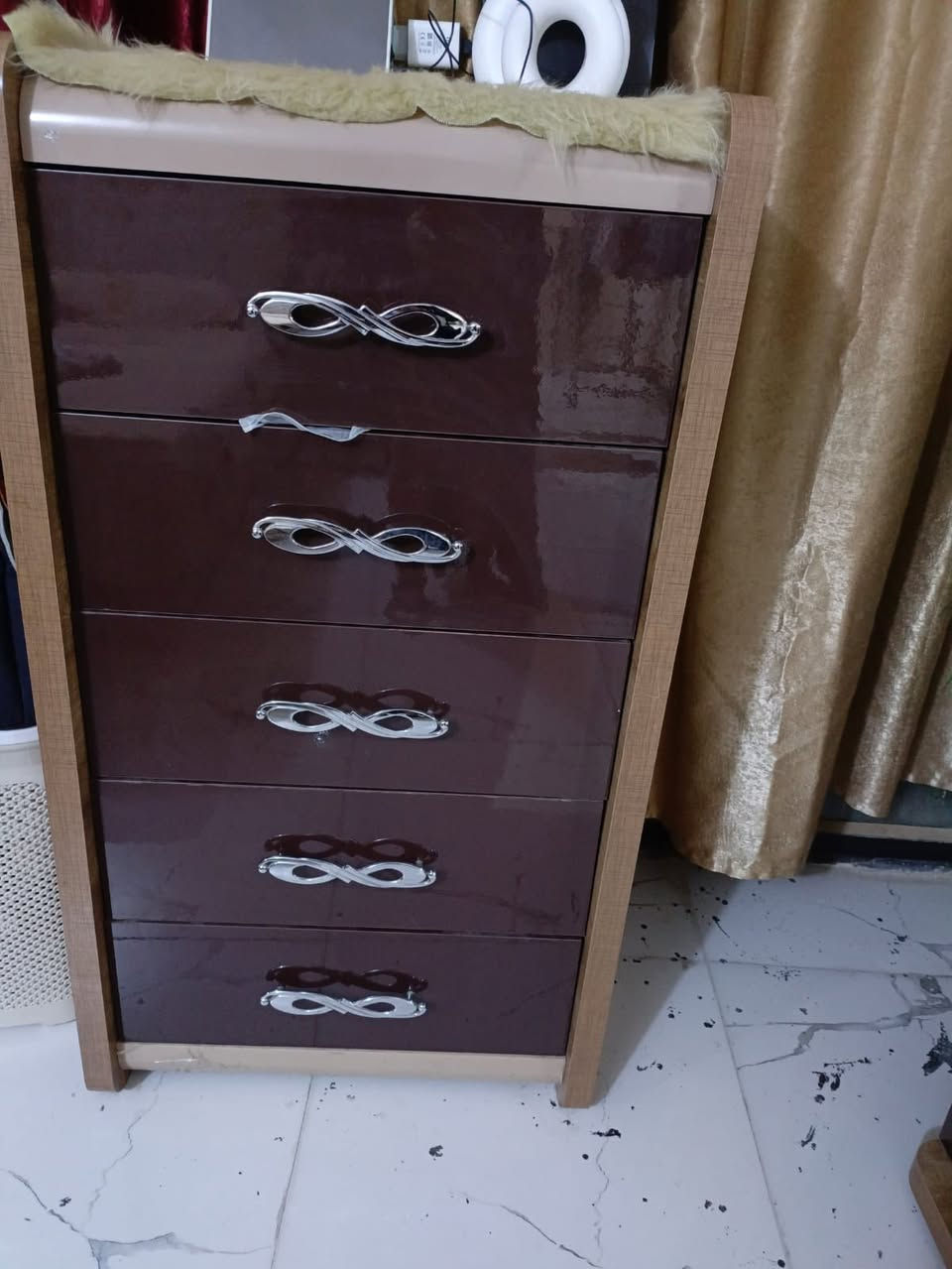 غرفه نوم للبيع السعر ٥٠٠ الاتصال علا هذا الرقم ***********
