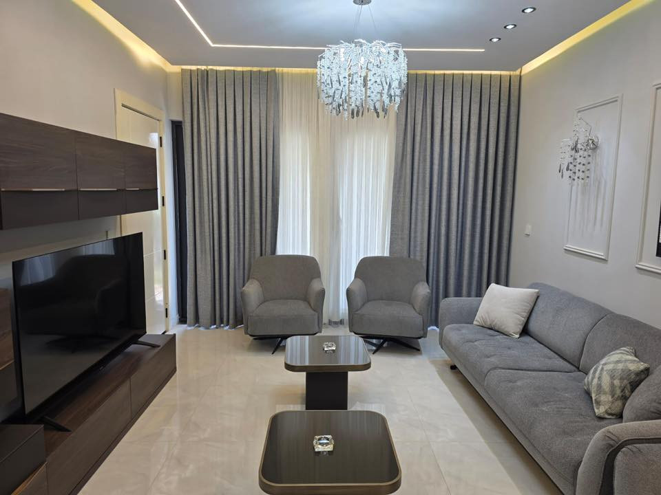 بيت هيلز ٢٠٠ متر_ طابقين
افضل بلوك h41 قرب اسواق كاف ماركت
مصبوغ جوتن 
ديكورات بروفايل للصالة
منظومة كاميرات
كاونتر مطبخ درجة اولى 
التواصل ***********
سعر 530
