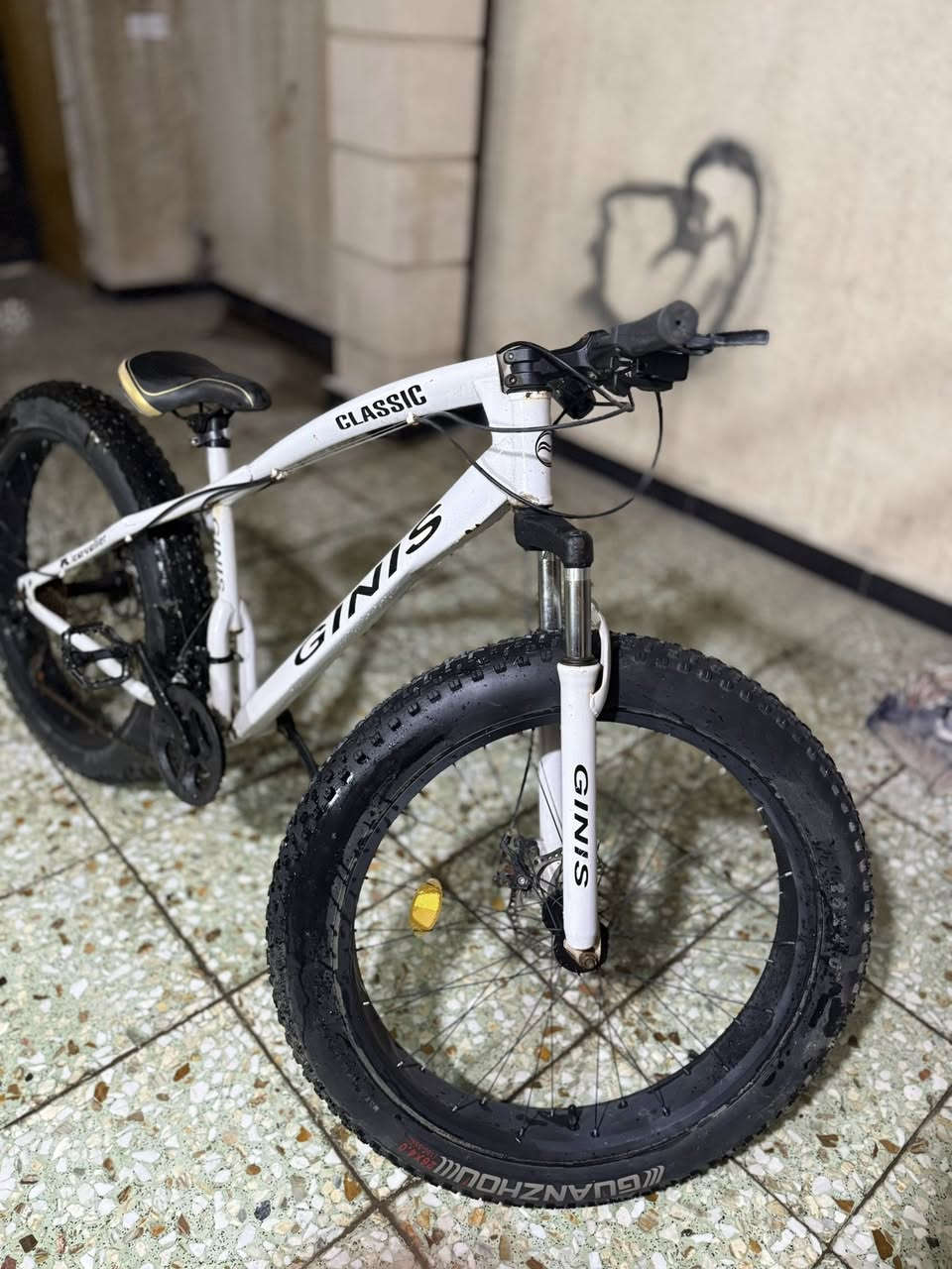 بايسكل الدبابة قياس 26 من افضل البايسكلات بالعراق كلش حلو ومرتب تاير الضخم وبريكات مرتبة كلش نضيف ممستعمل قليل كلش اخو الجديد رايدة ب175 وبيه شوية مجال للطيبين مكاني بحي العدل شارع الاسواق المركزية للي يريده يتواصل ويايه ويتدلل هذا رقمي موجود واتساب ورصيد ***********
